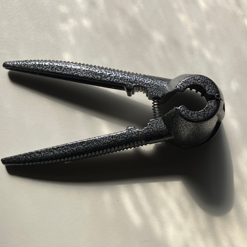 🌻Metal Nutcracker Tool